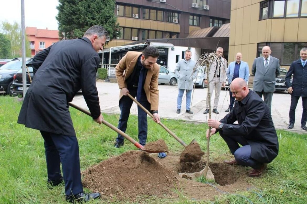 Sadnjom drveća Vlada ZDK obilježila Dan planete Zemlje