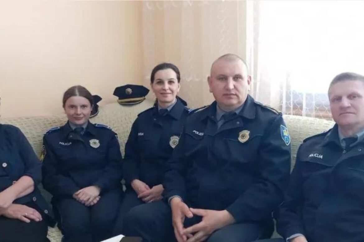 Povodom Dana policije ZDK: Delegacija PS “Nemila” posjetila porodicu poginulog policajca