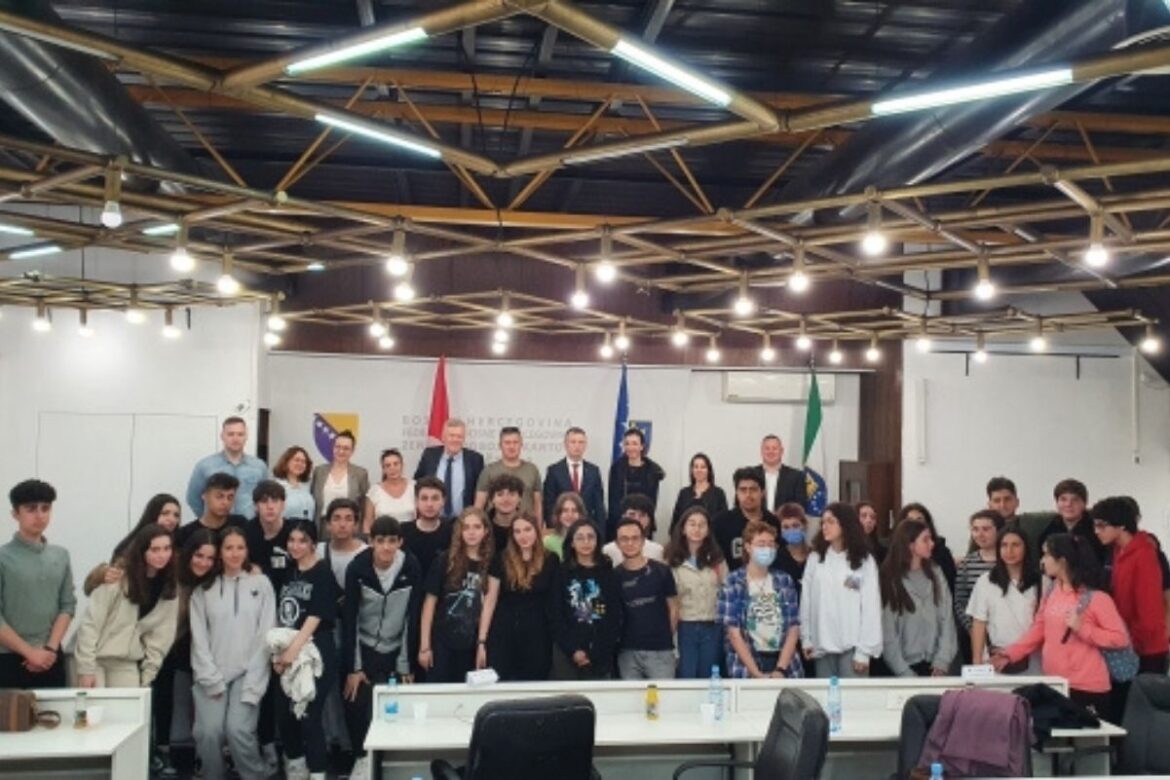 Predsjedavajući Skupštine ZDK ugostio djecu iz škole u Istanbulu