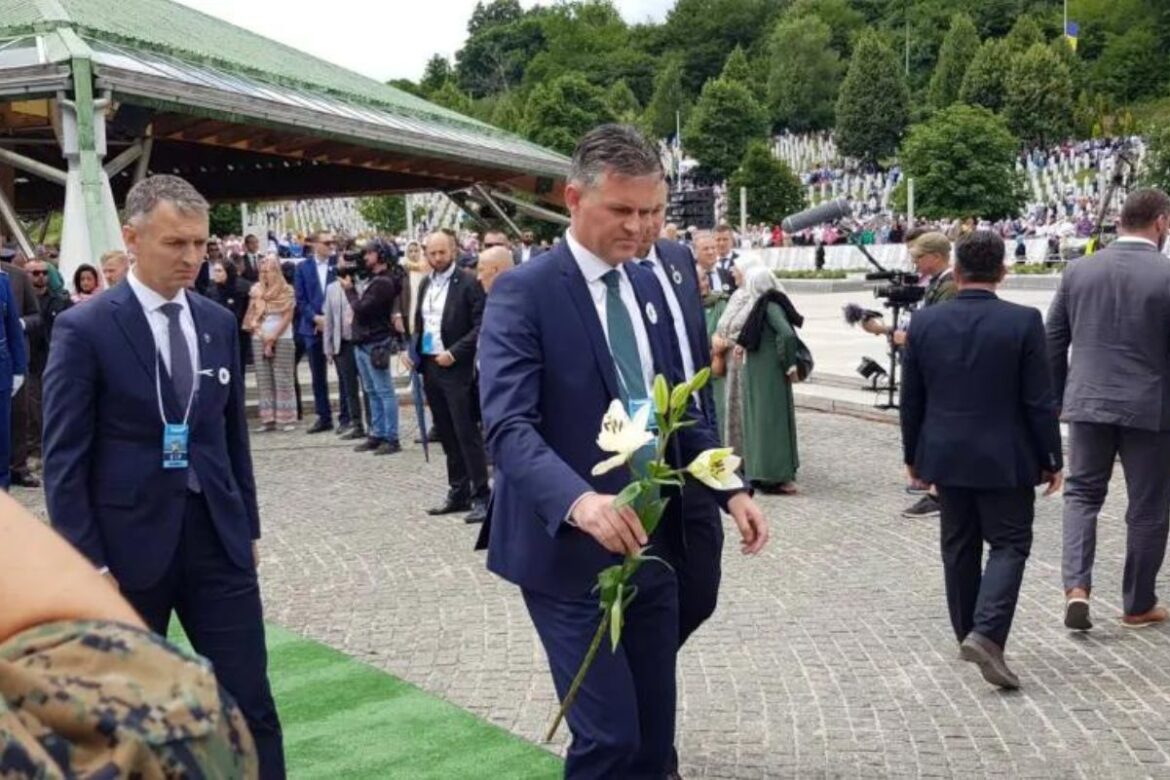 Delegacija Vlade i Skupštine ZDK prisustvovala komemoraciji i ukopu žrtava genocida u Srebrenici