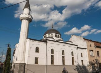 KOMŠIJE! Džamija ostala bez struje, komšija Srbin razvukao kablove i dao struju za DŽABE! (FOTO)