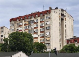 NEPOZNATI LJUDI NA VRATIMA? Ako vam zatraže OVO – ODMAH ZOVITE POLICIJU! Prevara se širi brzinom munje!