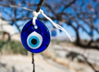 DA LI STE IKAD IMALI “FATIMINO OKO”? OTKRILI SMO ŠTA STVARNO ZNAČI – NIJE ONO ŠTO SVI MISLE.. DA LI STE IKAD IMALI “FATIMINO OKO”? OTKRILI SMO ŠTA STVARNO ZNAČI – NIJE ONO ŠTO SVI MISLE.. - featured image