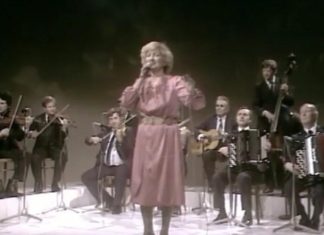 Tragedija muzičke dive: U Bosni je nisu hteli jer je Srpkinja, a ovde zabranili njene pesme – ostala bez igde ikoga, zbog OVOGA je patila čitav život! U BOSNI JE ODBACILI JER JE SRPKINJA, OVDE ZABRANILI NJENE PESME: Tužna sudbina poznate pevačice: Ostala je potpuno sama, zbog ovoga je patila celog života - featured image