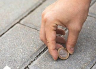 Novčić na putu nije običan znak – uradite OVO i sreća će vas pratiti na svakom koraku Ako pronađete novčić na ulici Odmah uradite Ovo: Sreća će vas pratiti na svakom koraku - featured image
