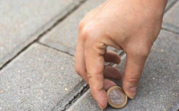 Novčić na putu nije običan znak – uradite OVO i sreća će vas pratiti na svakom koraku Ako pronađete novčić na ulici Odmah uradite Ovo: Sreća će vas pratiti na svakom koraku - featured image
