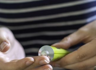 Niko vam neće reći: Žene poludjele za ovom jeftinom masti iz apoteke – briše bore i zateže lice za samo par dana! Znate li ovu JEFTINU mast iz apoteke? Skoro niko ne zna da zamenjuje i najskuplju kremu i izglađuje bore kao pegla! - featured image