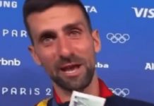 Novinar dao Novaku Đokoviću ovu fotografiju i slavni Srbin je odmah zaplakao!!Pogledajte samo šta se nalazi na fotografiji… Novinar dao Novaku Đokoviću ovu fotografiju i slavni Srbin je odmah zaplakao!!Pogledajte samo šta se nalazi na fotografiji… - featured image