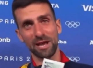 Novinar dao Novaku Đokoviću ovu fotografiju i slavni Srbin je odmah zaplakao!!Pogledajte samo šta se nalazi na fotografiji… Novinar dao Novaku Đokoviću ovu fotografiju i slavni Srbin je odmah zaplakao!!Pogledajte samo šta se nalazi na fotografiji… - featured image