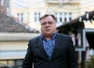 Fanovi u suzama: Halid Bešlić vodi najtežu životnu bitku, a JEDAN simptom ukazuje na rak jetre! Simptomi bolesti jetre od koje se Halid Bešlić leči na onkologiji: Jedan nesumnjivo ukazuje na rak - featured image