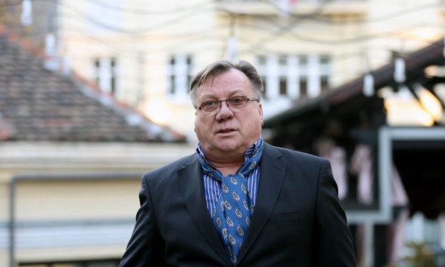 Fanovi u suzama: Halid Bešlić vodi najtežu životnu bitku, a JEDAN simptom ukazuje na rak jetre! Simptomi bolesti jetre od koje se Halid Bešlić leči na onkologiji: Jedan nesumnjivo ukazuje na rak - featured image