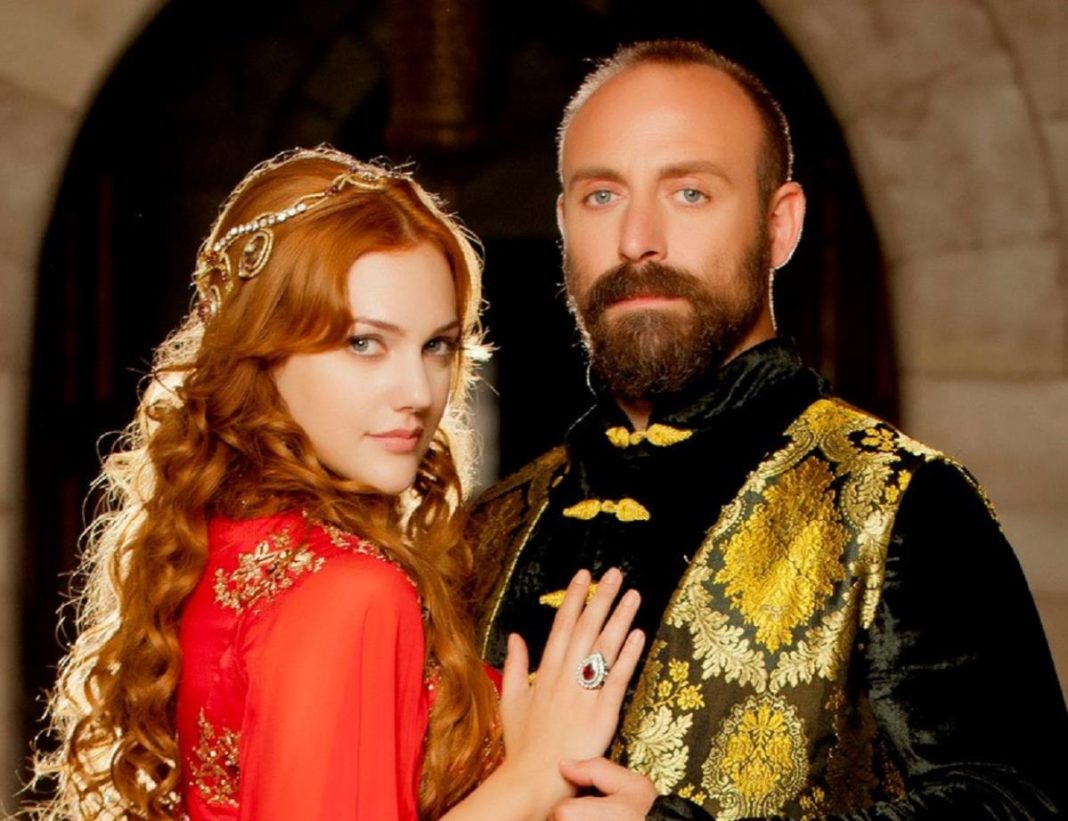 Kad je napunio 15 godina, majka mu je poklonila HAREM: U krevetu Sultana Sulejmana pre Hurem bile su 4 žene, a njihova sudbina je JEZIVA - featured image