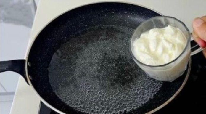 Samo sipajte JOGURT u kipuću vodu, dodajte brašno i ne morate ujutro ići u prodavnicu: Skoro NIKO za ovo ne zna! Samo sipajte JOGURT u kipuću vodu, dodajte brašno i ne morate ujutro ići u prodavnicu: Skoro NIKO za ovo ne zna! - featured image