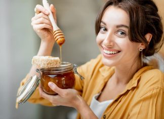 Šta se zaista dešava sa vašim telom ako jedete med svaki dan? Nutricionista otkriva moćne, ali neočekivane efekte Šta se zaista dešava sa vašim telom ako jedete med svaki dan? Nutricionista otkriva moćne, ali neočekivane efekte - featured image