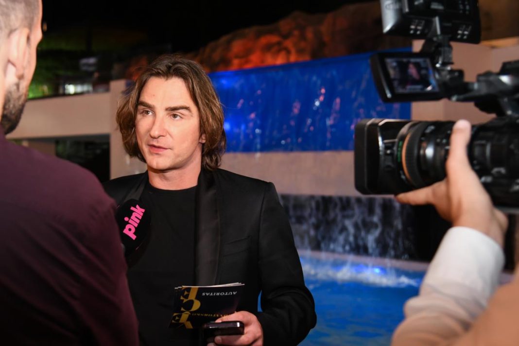 KRENULI OTKAZI! Željko Mitrović održao reč: Njih je prve OTPUSTIO! Sve podelio javno, gore mreže (FOTO) - featured image