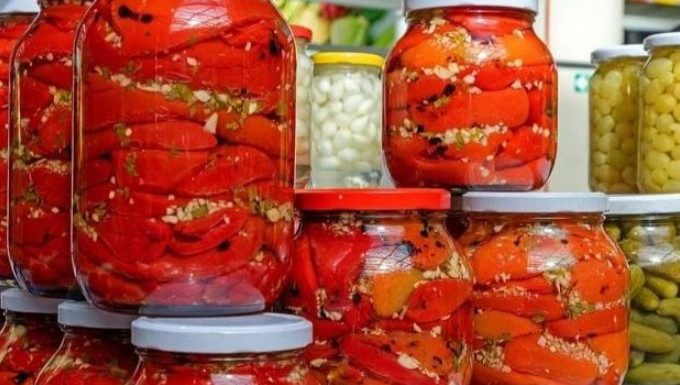 Kako se pravilno STERILIŠU tegle i flaše za ZIMNICU: Uradite ovako i nikad se više neće kvariti Kako se pravilno STERILIŠU tegle i flaše za ZIMNICU: Uradite ovako i nikad se više neće kvariti - featured image