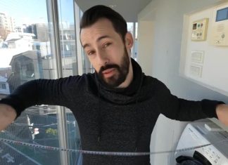 Nema krevet ni nameštaj, kupatilo gleda na ulicu: Kad vidite kako izgleda najmanji stan, više se nećete žaliti na svoju kvadraturu (VIDEO) Nema krevet ni nameštaj, kupatilo gleda na ulicu: Kad vidite kako izgleda najmanji stan, više se nećete žaliti na svoju kvadraturu (VIDEO) - featured image