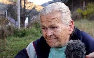 Nikoga deca nisu ujela za srce kao Rajku iz Vakufa: Imala je divne ćerke dok im nije dala ušteđevinu, a onda je izbacili kao psa Nikoga deca nisu ujela za srce kao Rajku iz Vakufa: Imala je divne ćerke dok im nije dala ušteđevinu, a onda je izbacili kao psa - featured image