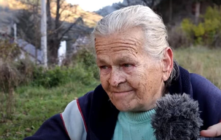 Nikoga deca nisu ujela za srce kao Rajku iz Vakufa: Imala je divne ćerke dok im nije dala ušteđevinu, a onda je izbacili kao psa - featured image Nikoga deca nisu ujela za srce kao Rajku iz Vakufa: Imala je divne ćerke dok im nije dala ušteđevinu, a onda je izbacili kao psa - featured image