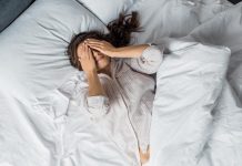 Dugo se vrtite u krevetu? Evo kako da zaspite za 10, 60 ili 120 sekundi Dugo se vrtite u krevetu? Evo kako da zaspite za 10, 60 ili 120 sekundi - featured image