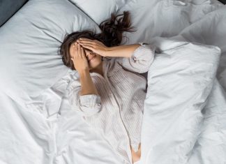 Dugo se vrtite u krevetu? Evo kako da zaspite za 10, 60 ili 120 sekundi Dugo se vrtite u krevetu? Evo kako da zaspite za 10, 60 ili 120 sekundi - featured image