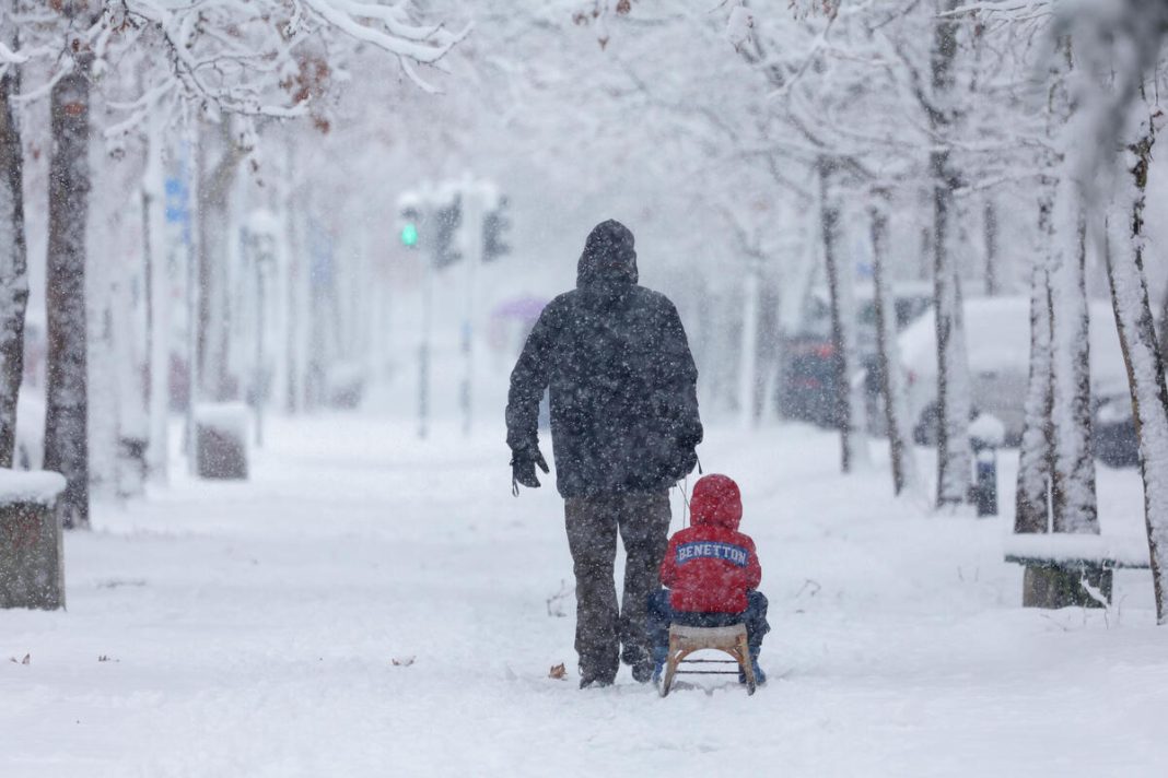 Ovog datuma stiže jako zahlađenje, nova tura sneg i snažni udari vetra: Zima nigde ne ide, biće još smrzavanja - featured image