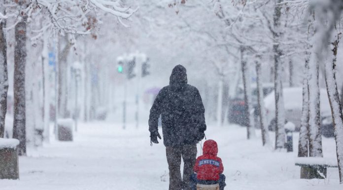 Ovog datuma stiže jako zahlađenje, nova tura sneg i snažni udari vetra: Zima nigde ne ide, biće još smrzavanja Ovog datuma stiže jako zahlađenje, nova tura sneg i snažni udari vetra: Zima nigde ne ide, biće još smrzavanja - featured image