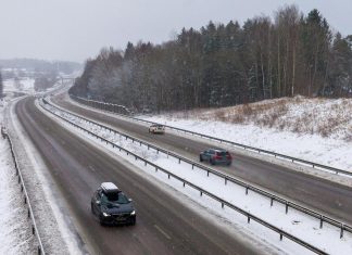 Ovako Šveđani čiste puteve zimi kada napada sneg do struka: Kako se ovoga niko nije setio, topi se u sekundi! Ovako Šveđani čiste puteve zimi kada napada sneg do struka: Kako se ovoga niko nije setio, topi se u sekundi! - featured image