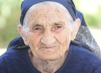 Veruje se da ove stvari nikako ne valja raditi u tuđoj kući: Tako navlačite bedu i nesreću i sebi i drugima Veruje se da ove stvari nikako ne valja raditi u tuđoj kući: Tako navlačite bedu i nesreću i sebi i drugima - featured image