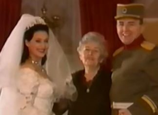 Evo kako se Ceca zaista slagala sa svojom svekrvom: Ono što joj je Arkanova majka priredila frapiralo celu Srbiju, a pevačica joj na sahranu nije došla Evo kako se Ceca zaista slagala sa svojom svekrvom: Ono što joj je Arkanova majka priredila frapiralo celu Srbiju, a pevačica joj na sahranu nije došla - featured image