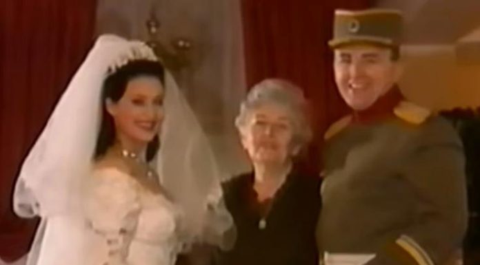 Evo kako se Ceca zaista slagala sa svojom svekrvom: Ono što joj je Arkanova majka priredila frapiralo celu Srbiju, a pevačica joj na sahranu nije došla Evo kako se Ceca zaista slagala sa svojom svekrvom: Ono što joj je Arkanova majka priredila frapiralo celu Srbiju, a pevačica joj na sahranu nije došla - featured image