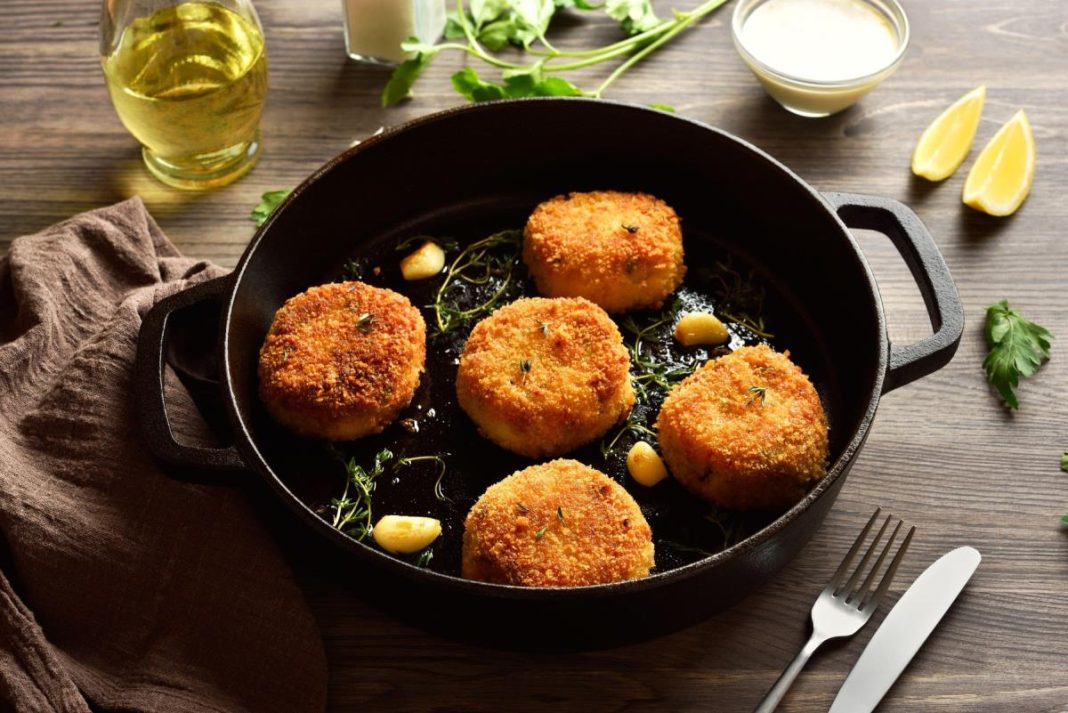 Savršena večera za 15 minuta: Uzmite krompir i čašu jogurta i napravite pljeskavice koje ćete obožavati - featured image