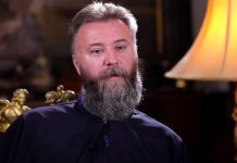 “NE PRAVITE CIRKUS NA GROBLJU” Otac Predrag upozorio za Zadušnice: PLASTIČNO CVEĆE JE SKORO PA GREH, A CIGARE… "NE PRAVITE CIRKUS NA GROBLJU" Otac Predrag upozorio za Zadušnice: PLASTIČNO CVEĆE JE SKORO PA GREH, A CIGARE... - featured image