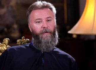 “NE PRAVITE CIRKUS NA GROBLJU” Otac Predrag upozorio za Zadušnice: PLASTIČNO CVEĆE JE SKORO PA GREH, A CIGARE… "NE PRAVITE CIRKUS NA GROBLJU" Otac Predrag upozorio za Zadušnice: PLASTIČNO CVEĆE JE SKORO PA GREH, A CIGARE... - featured image