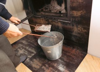 Ne bacajte više pepeo od drveta, niste ni svesni koliko lako rešava probleme s vlagom u kući: Sledite ova 3 koraka i upiće svu memlu Ne bacajte više pepeo od drveta, niste ni svesni koliko lako rešava probleme s vlagom u kući: Sledite ova 3 koraka i upiće svu memlu - featured image