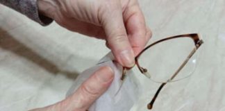 NIKAKO NE BACAJTE NAOČARE KADA IZGREBETE STAKLA: EVO KAKO DA BUDU KAO NOVE NIKAKO NE BACAJTE NAOČARE KADA IZGREBETE STAKLA: - featured image