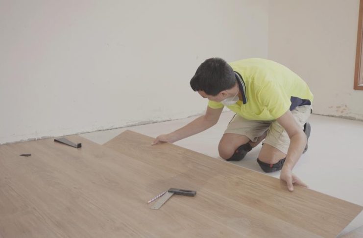 Laminat i linoleum padaju u zaborav: Ljudi oduševljeni ovim materijalom, ne zadržava vlagu, a kuća je toplija Laminat i linoleum padaju u zaborav: Ljudi oduševljeni ovim materijalom, ne zadržava vlagu, a kuća je toplija - featured image