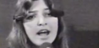 SA 12 GODINA PEVALA TITU, A DANAS IMA KARIJERU KOJA TRAJE POLA VEKA: Prepoznajete li pevačicu sa slike? Jednom nedeljno je sigurno gledate na TV-u SA 12 GODINA PEVALA TITU, A DANAS IMA KARIJERU KOJA TRAJE POLA VEKA: Prepoznajete li pevačicu sa slike? Jednom nedeljno je sigurno gledate na TV-u - featured image