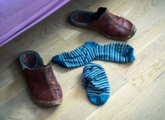 Nikada ne ostavljajte čarape pored kreveta: Evo i zašto Nikada ne ostavljajte čarape pored kreveta: Evo i zašto - featured image