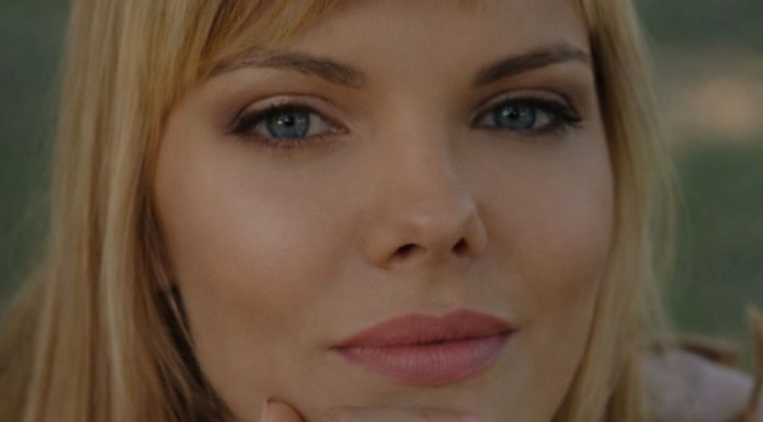 Nije u šminki ni odjeći: 6 stvari koje muškarci primjećuju odmah – a broj 5 ih tjera da zauvijek pamte ženu Nije u šminki ni odjeći: 6 stvari koje muškarci primjećuju odmah – a broj 5 ih tjera da zauvijek pamte ženu - featured image