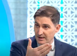 “Pojedite ovu namirnicu za doručak i očistićete creva i ceo organizam, držite se pravila dve kašike”: Tvrdi doktor Dejan Čubrilo "Pojedite ovu namirnicu za doručak i očistićete creva i ceo organizam, držite se pravila dve kašike": Tvrdi doktor Dejan Čubrilo - featured image