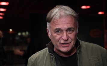 ZAVIRITE NA LUKSUZNO IMANJE BRANISLAVA LEČIĆA NA PERIFERIJI BEOGRADA: Bazen, kamin, kožna garnitura – Evo koliko naplaćuje dan u ovom raju na zemlji (FOTO) ZAVIRITE NA LUKSUZNO IMANJE BRANISLAVA LEČIĆA NA PERIFERIJI BEOGRADA: Bazen, kamin, kožna garnitura - Evo koliko naplaćuje dan u ovom raju na zemlji (FOTO) - featured image