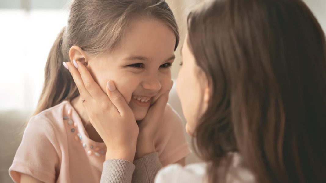 Ako želite da odgajite snažnu ćerku, naučite je ovih 6 životnih veština - featured image Ako želite da odgajite snažnu ćerku, naučite je ovih 6 životnih veština - featured image