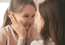 Ako želite da odgajite snažnu ćerku, naučite je ovih 6 životnih veština Ako želite da odgajite snažnu ćerku, naučite je ovih 6 životnih veština - featured image