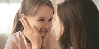 Ako želite da odgajite snažnu ćerku, naučite je ovih 6 životnih veština Ako želite da odgajite snažnu ćerku, naučite je ovih 6 životnih veština - featured image