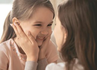 Ako želite da odgajite snažnu ćerku, naučite je ovih 6 životnih veština Ako želite da odgajite snažnu ćerku, naučite je ovih 6 životnih veština - featured image