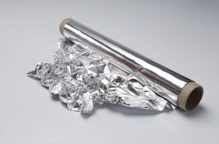 Dve kašike sirćeta na aluminijumsku foliju čine čuda, kad vidite čemu služe odmah ćete otrčati u kuhinju Dve kašike sirćeta na aluminijumsku foliju čine čuda, kad vidite čemu služe odmah ćete otrčati u kuhinju - featured image