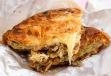 Turkinja pokazala kako napraviti burek u tiganju za samo 15 minuta: Ukusniji je od onog iz pekare Turkinja pokazala kako napraviti burek u tiganju za samo 15 minuta: Ukusniji je od onog iz pekare - featured image