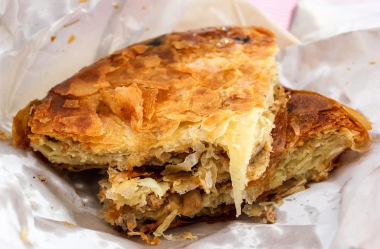 Turkinja pokazala kako napraviti burek u tiganju za samo 15 minuta: Ukusniji je od onog iz pekare Turkinja pokazala kako napraviti burek u tiganju za samo 15 minuta: Ukusniji je od onog iz pekare - featured image