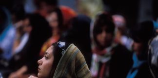 7 SVETIH PRAVILA NIJEDNA NE SME DA PREKRŠI: Ovako zaista žene žive u Iraku – SVEKRVA VODI GLAVNU REČ, a OVO pravilo ledi krv u žilama! 7 SVETIH PRAVILA NIJEDNA NE SME DA PREKRŠI: Ovako zaista žene žive u Iraku - SVEKRVA VODI GLAVNU REČ, A JEDNO... - featured image